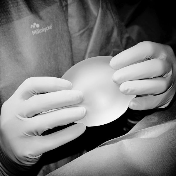 پروتز سینه در اصفهان